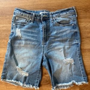 SIZE 27 JEAN SHORTS MID LENGTH